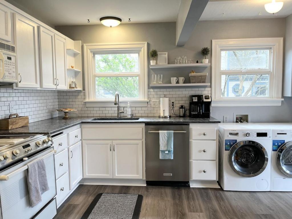 Modern 2 Bedroom Farmhouse Cottage With Hot Tub In Snohomish Exterior foto