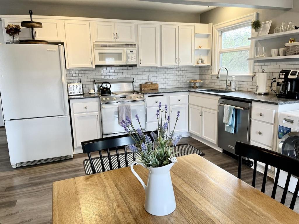 Modern 2 Bedroom Farmhouse Cottage With Hot Tub In Snohomish Exterior foto